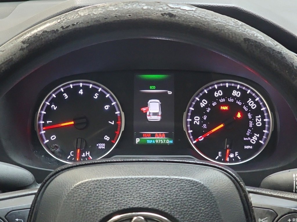 Used 2021 Toyota RAV4 LE image 17