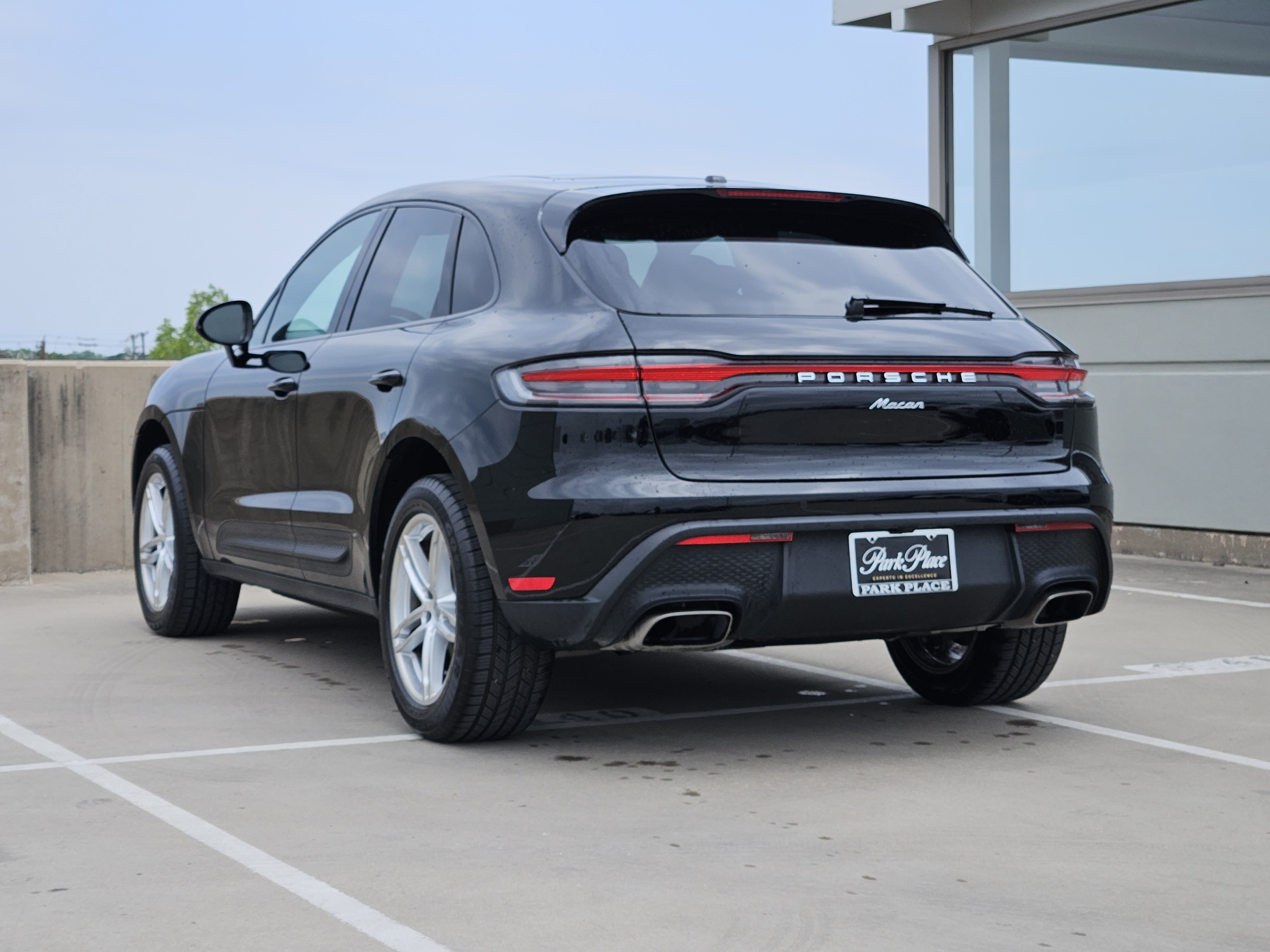 Certified 2026 Porsche Macan AWD/4WD image 3