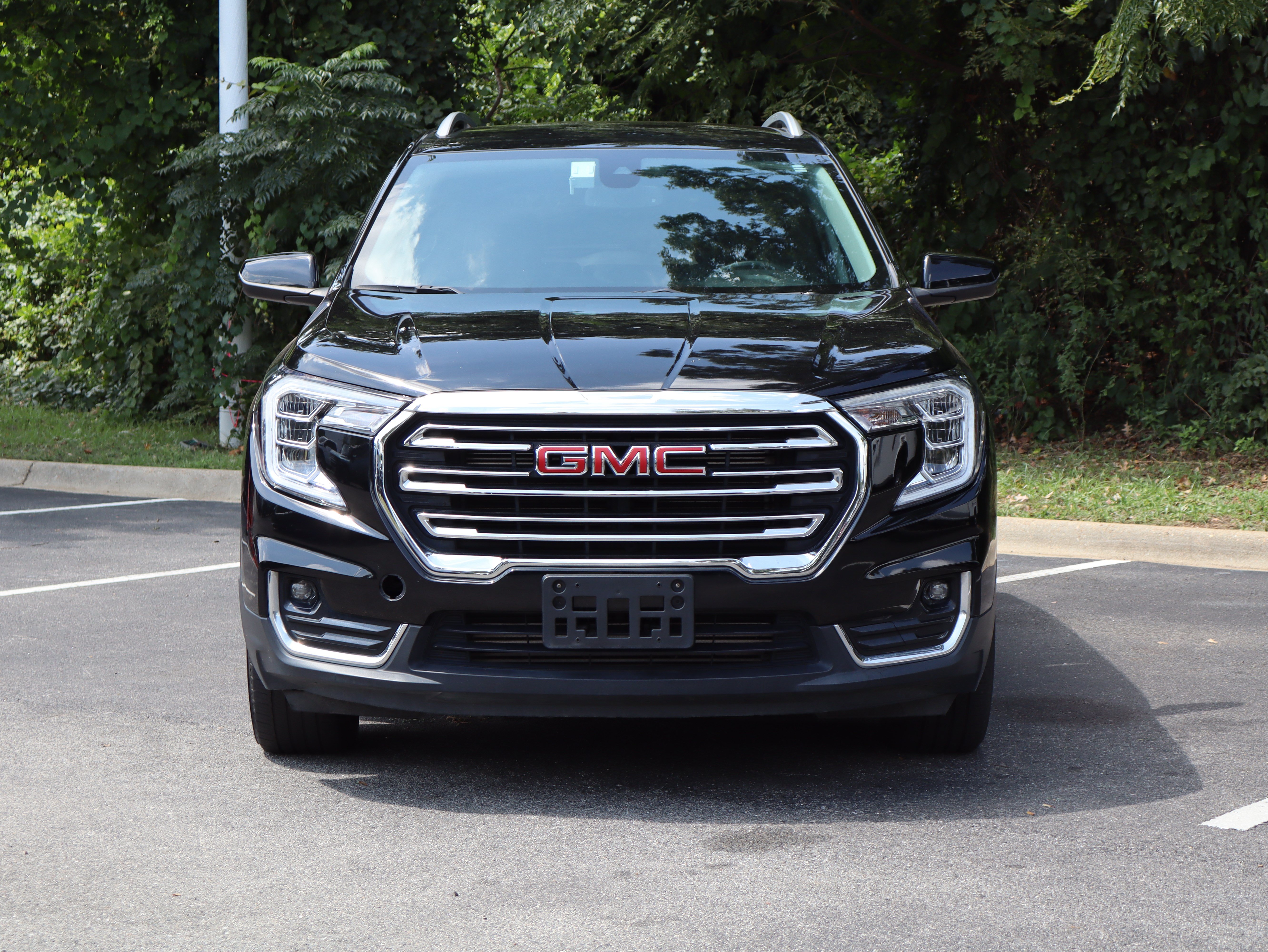 Used 2024 GMC Terrain SLT AWD/4WD image 3