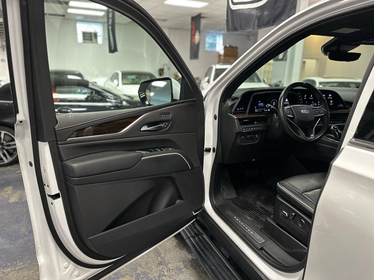 Used 2023 Cadillac Escalade Premium Luxury w/ Performance Package image 10