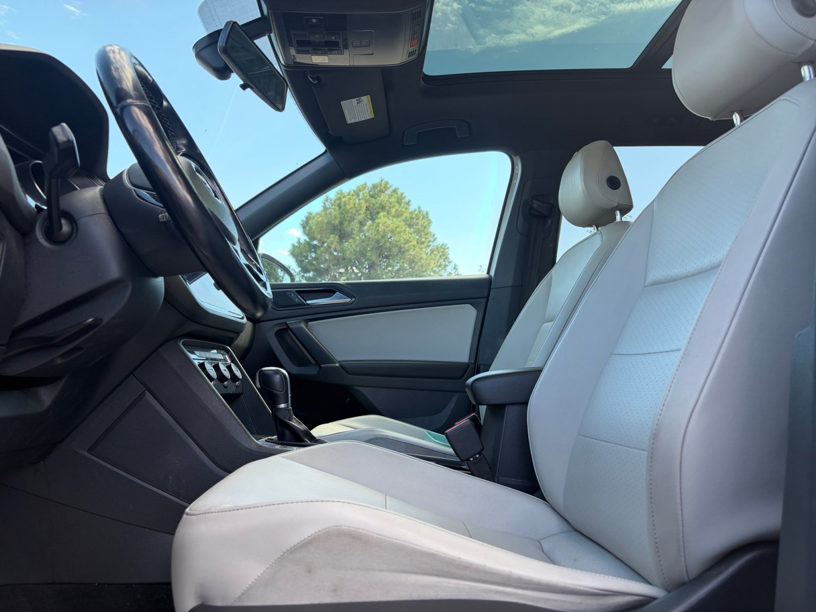 Used 2018 Volkswagen Tiguan SEL w/ R-Line Package AWD/4WD image 12