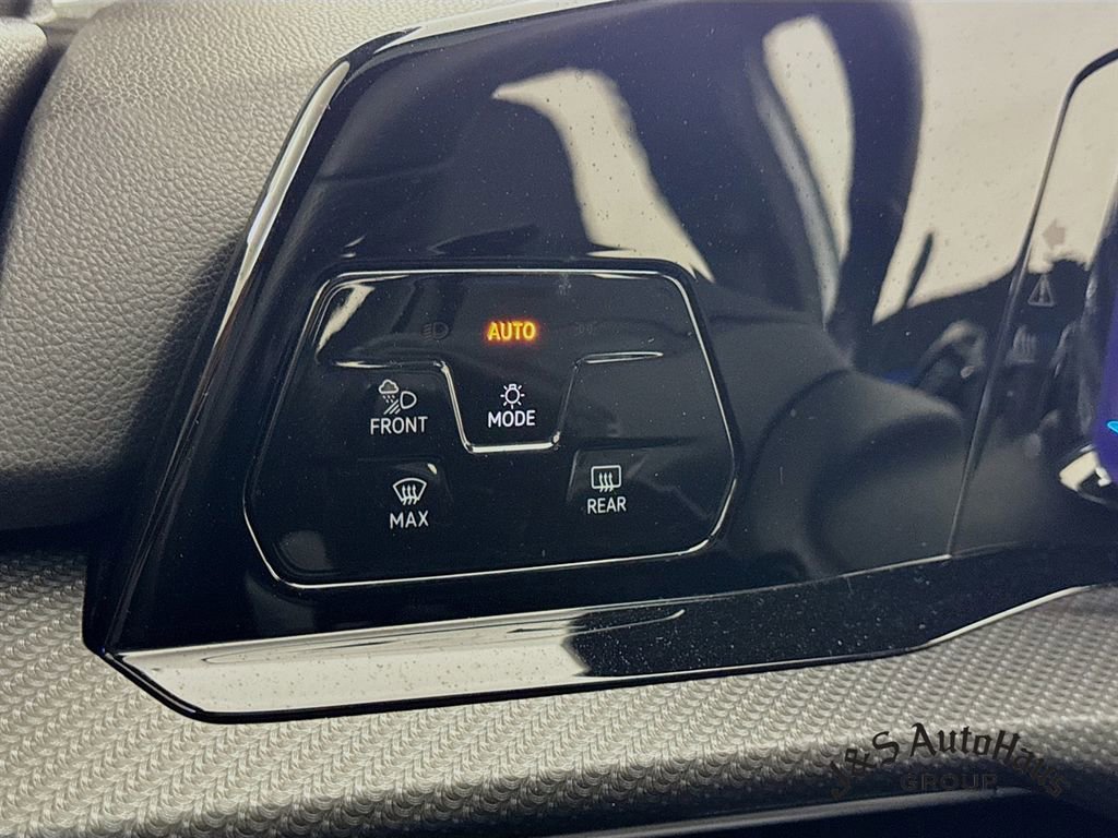 Used 2022 Volkswagen Golf R image 10