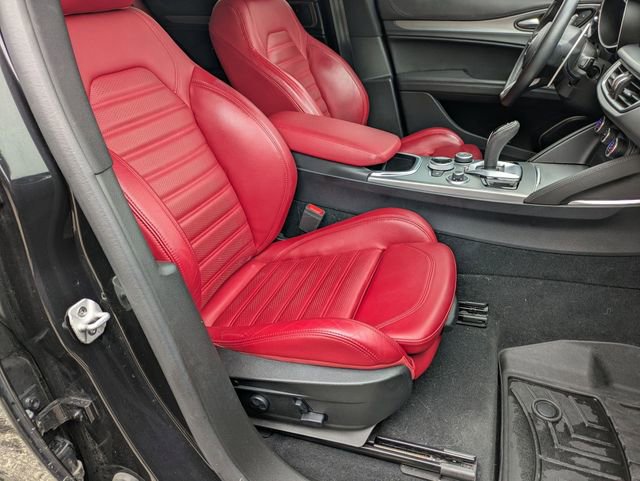 Used 2023 Alfa Romeo Stelvio Veloce image 18
