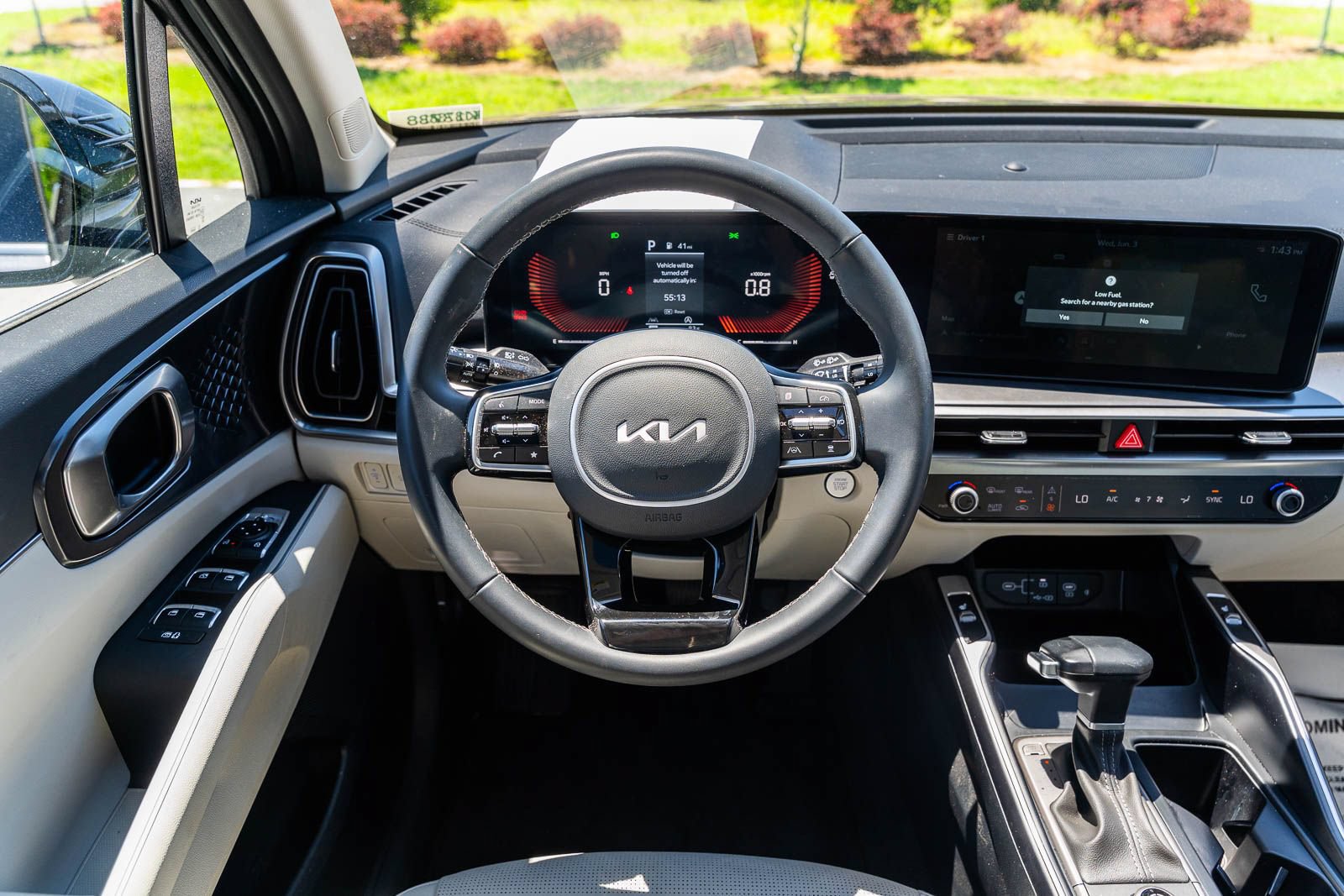 Used 2025 Kia Sorento EX w/ Panoramic Sunroof Package FWD image 24