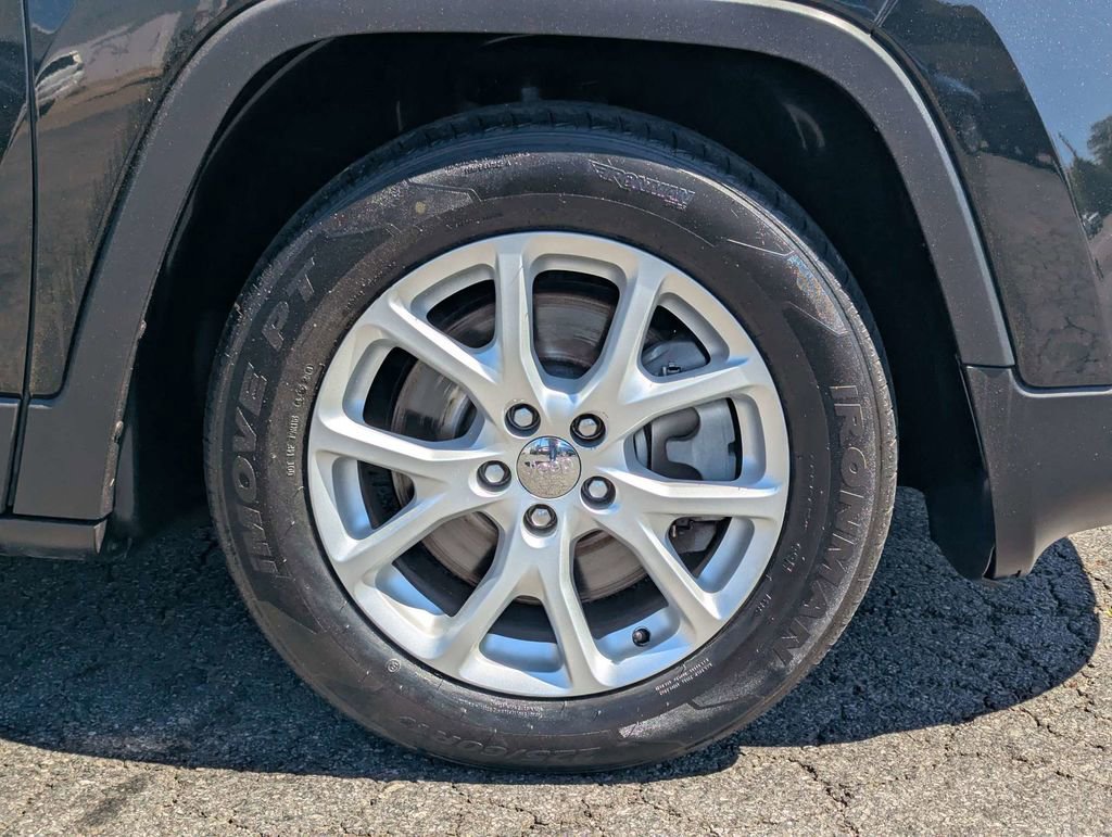 Used 2016 Jeep Cherokee Latitude w/ Comfort/Convenience Group image 12