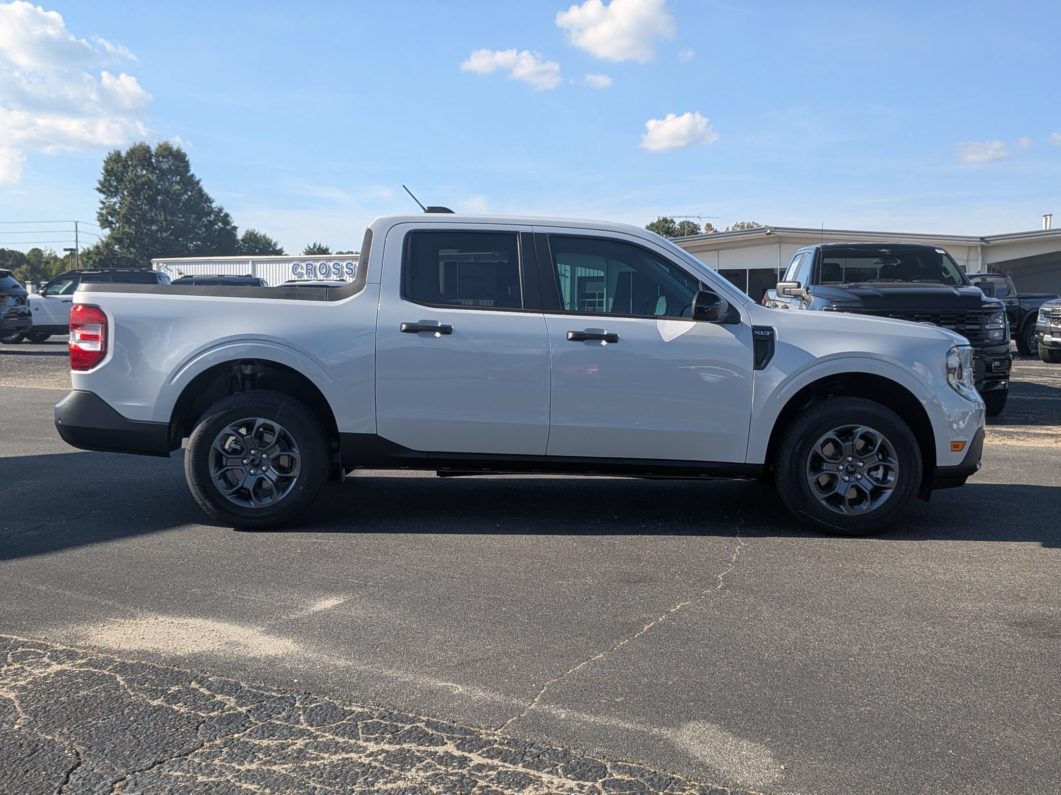 New 2026 Ford Maverick XLT w/ XLT Luxury Package FWD image 3
