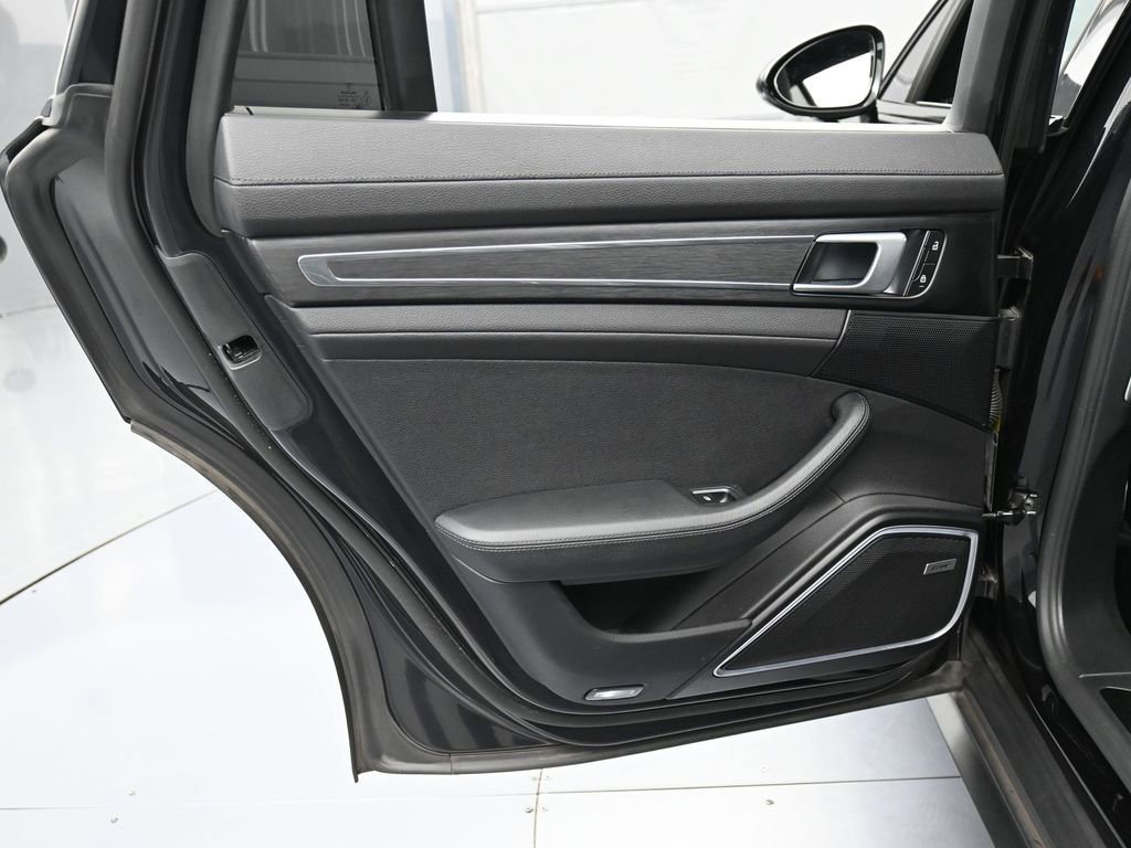 Certified 2022 Porsche Panamera Platinum Edition image 24