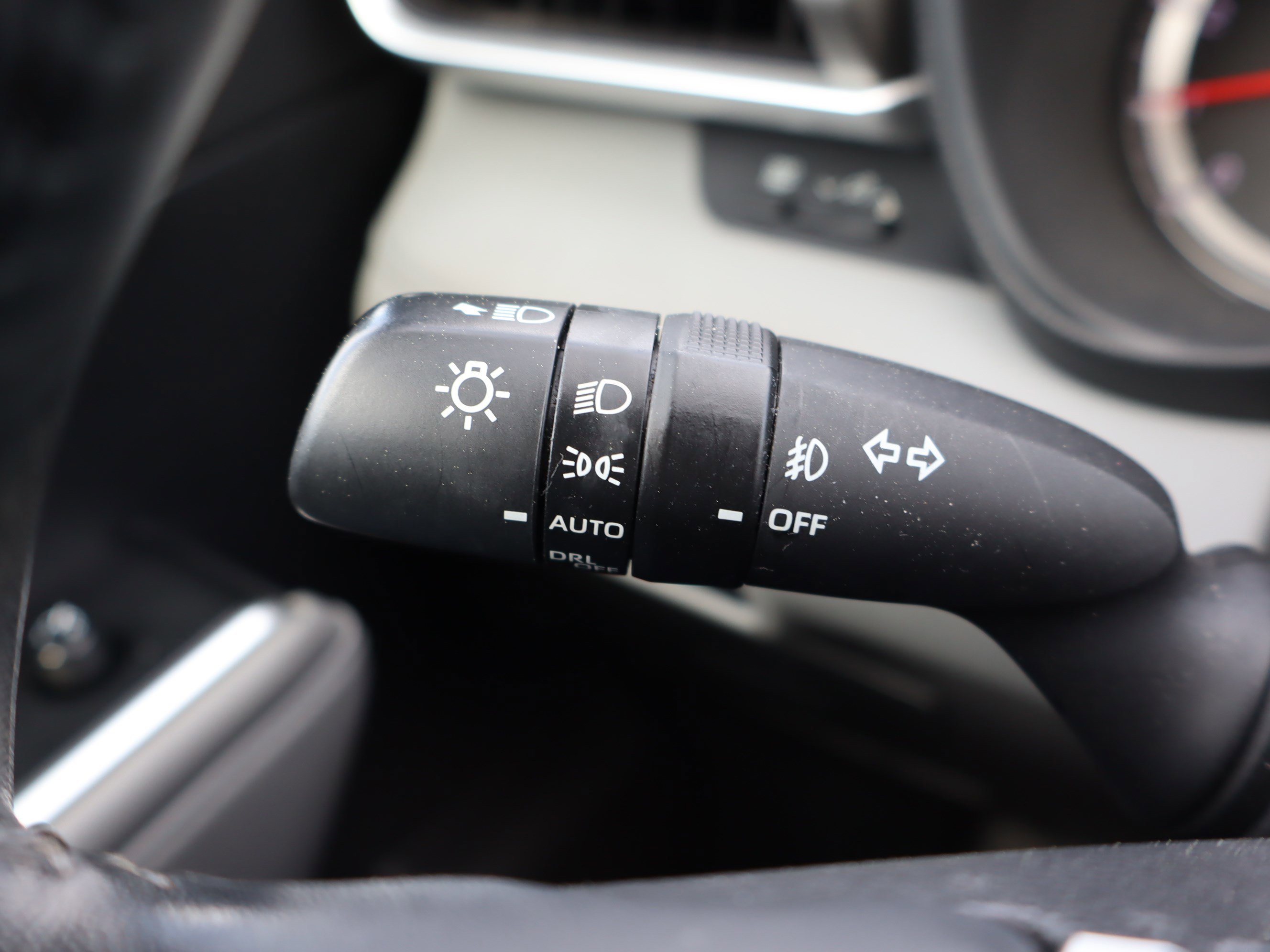 Used 2021 Toyota Highlander LE FWD image 21