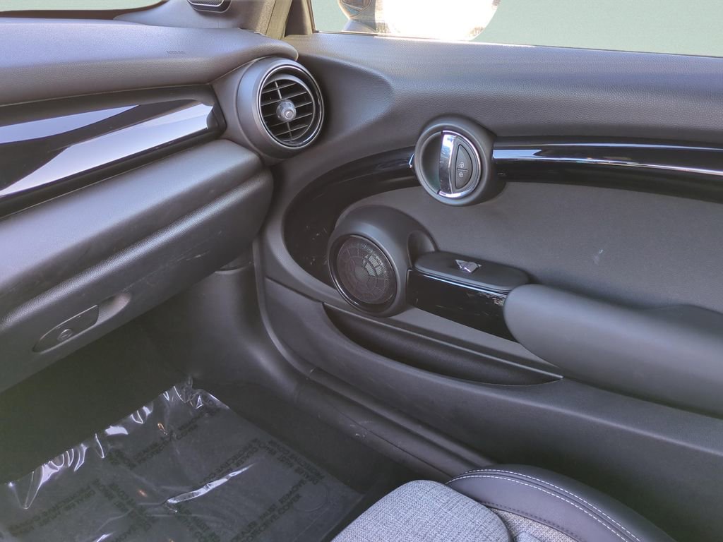 Used 2020 MINI Cooper Convertible w/ Signature Upholstery Package image 15