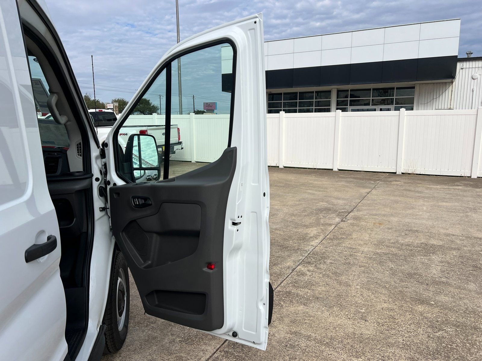 New 2026 Ford Transit 250 148 Medium Roof w/ Load Area Protection Package RWD image 10