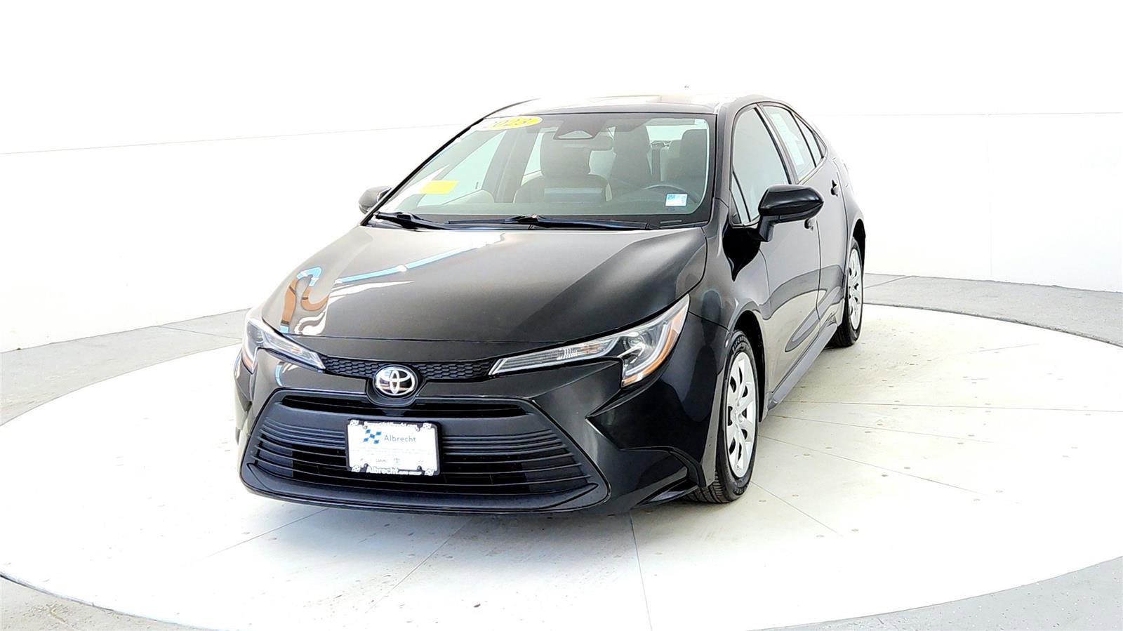 Used 2023 Toyota Corolla LE image 2