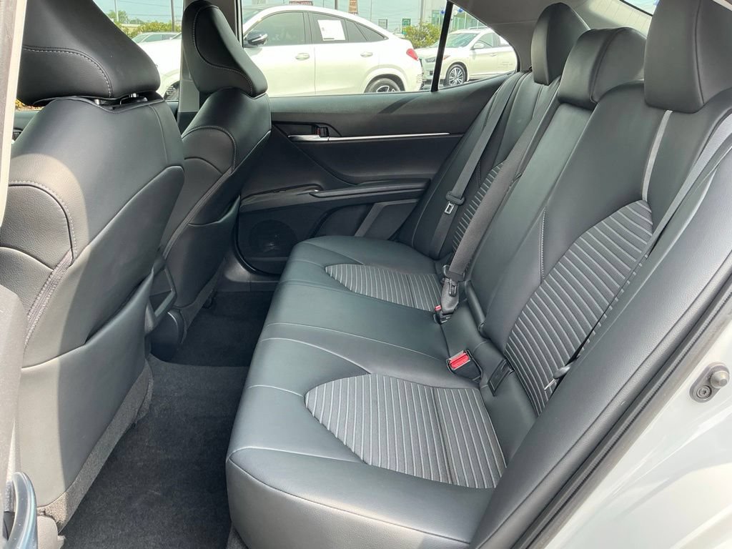 Used 2022 Toyota Camry SE FWD image 15