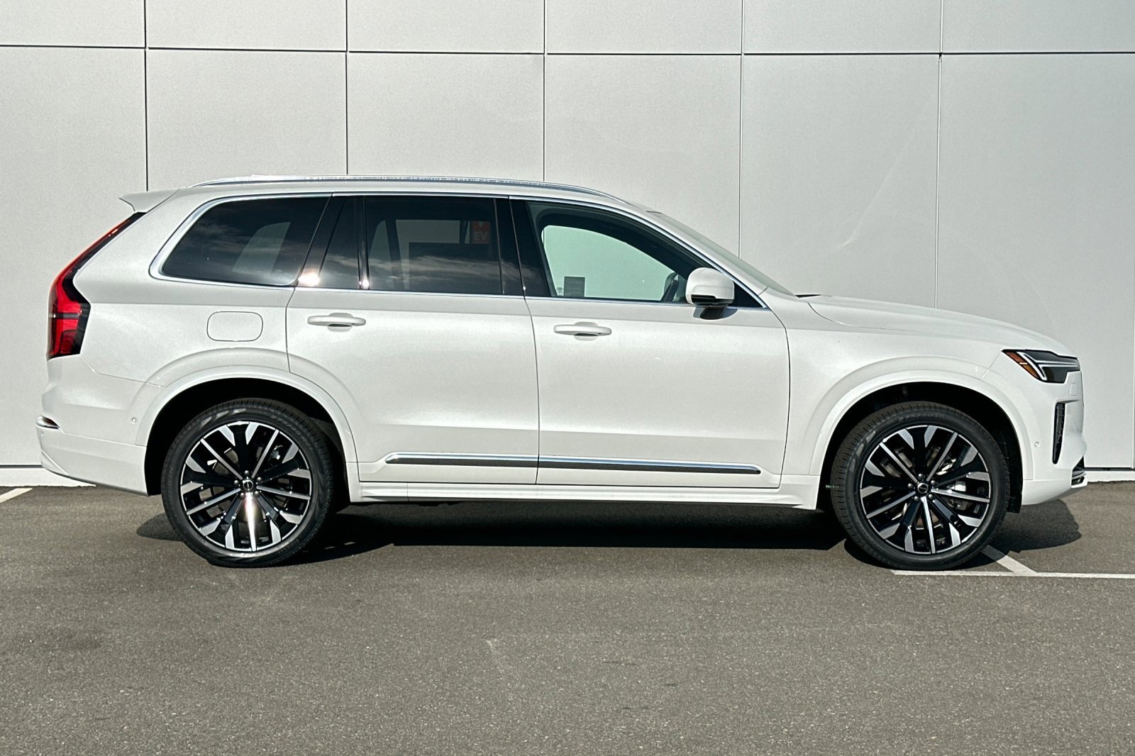 New 2026 Volvo XC90 B6 Plus w/ Protection Package Premier image 6