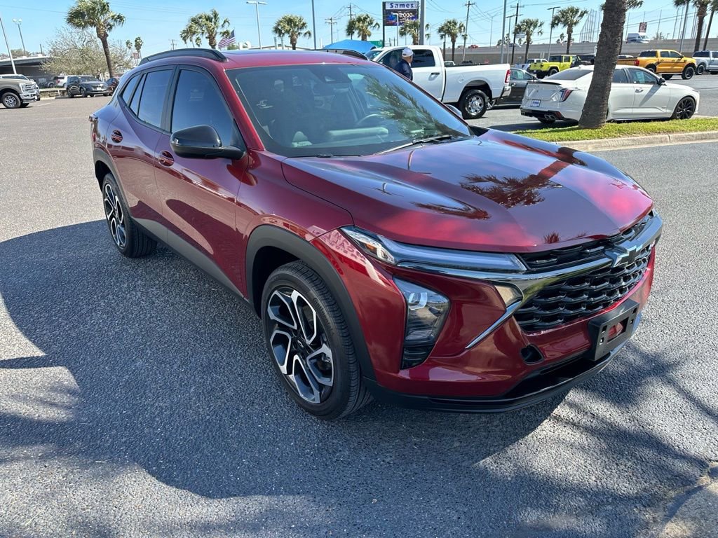 Used 2025 Chevrolet Trax RS w/ Sunroof Package image 9