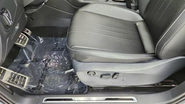 Used 2023 Volkswagen Tiguan SE R-Line image 37