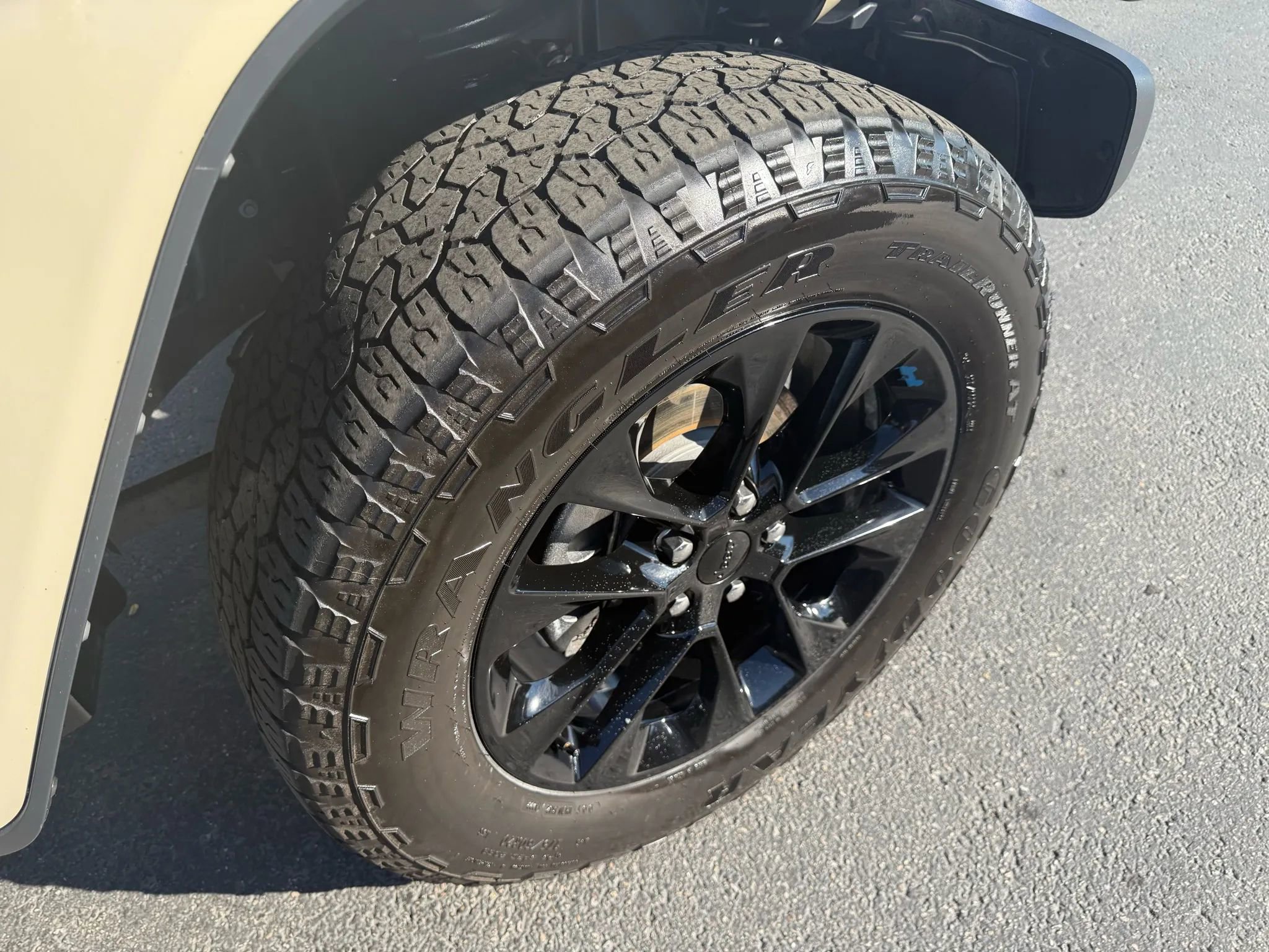 Used 2022 Jeep Wrangler Unlimited Sahara w/ Cold Weather Group image 9