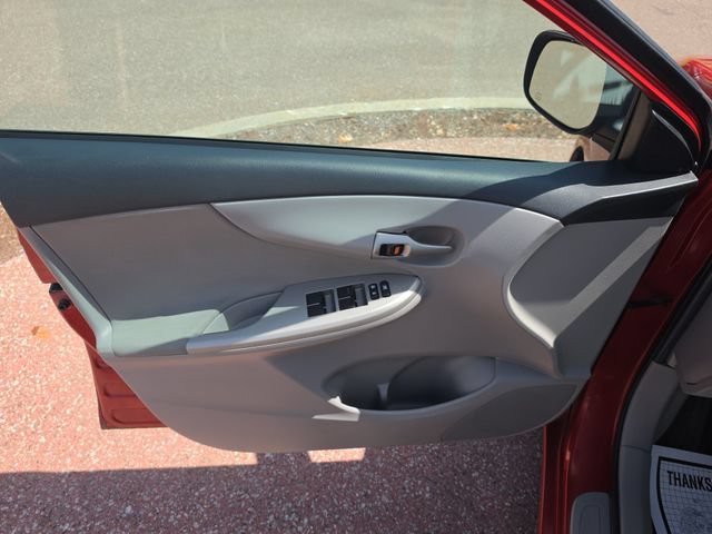 Used 2013 Toyota Corolla LE FWD image 10