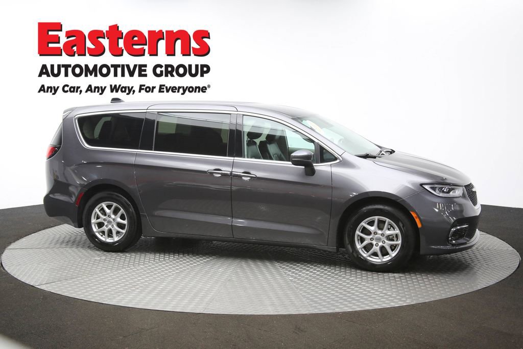 Used 2023 Chrysler Pacifica Touring-L FWD image 49
