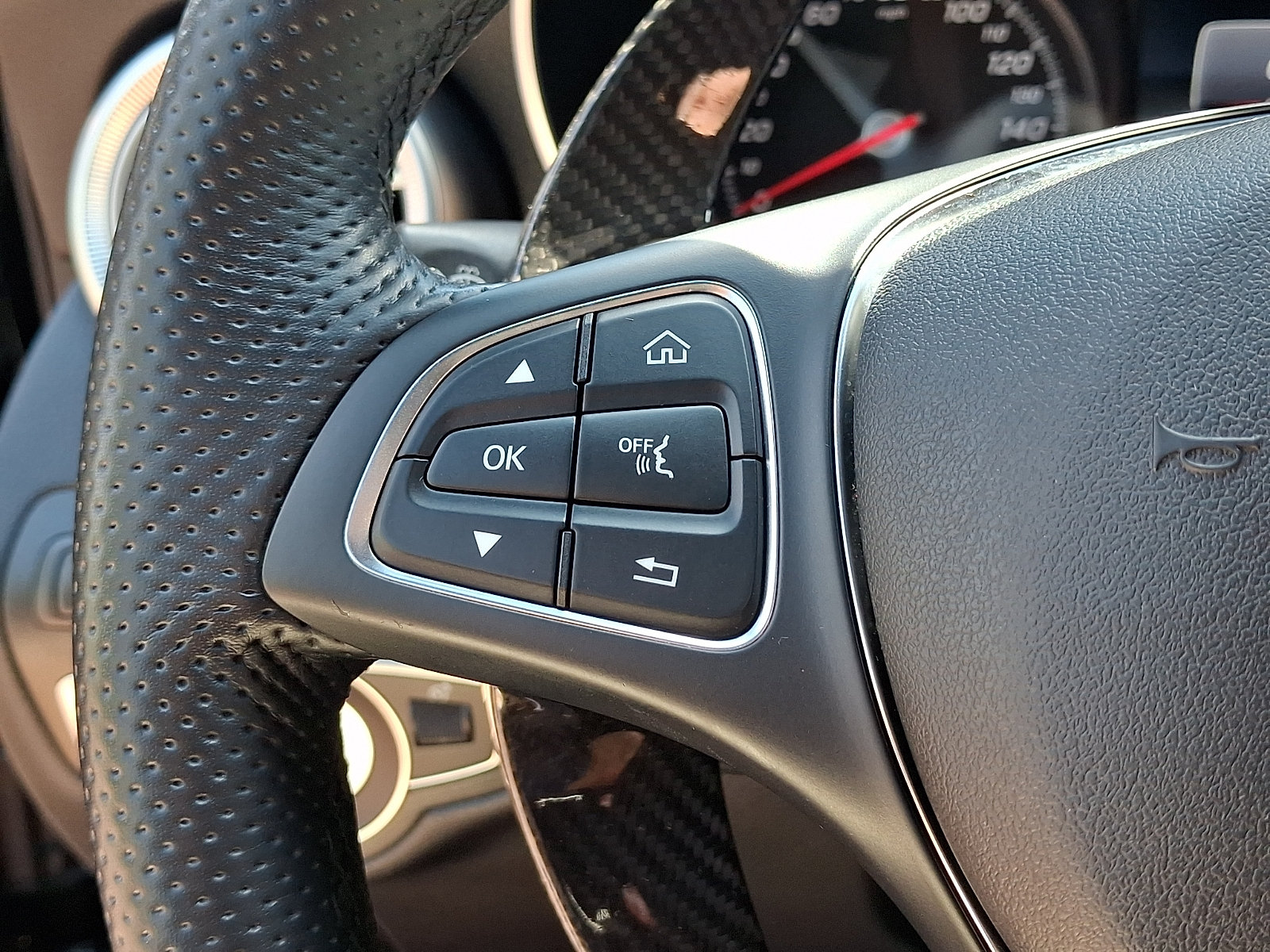 Used 2018 Mercedes-Benz GLC 300 4MATIC image 20