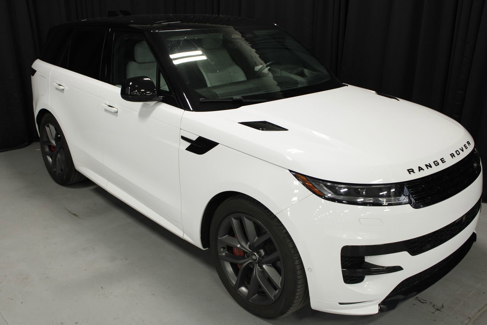 Used 2025 Land Rover Range Rover Sport Dynamic SE image 11