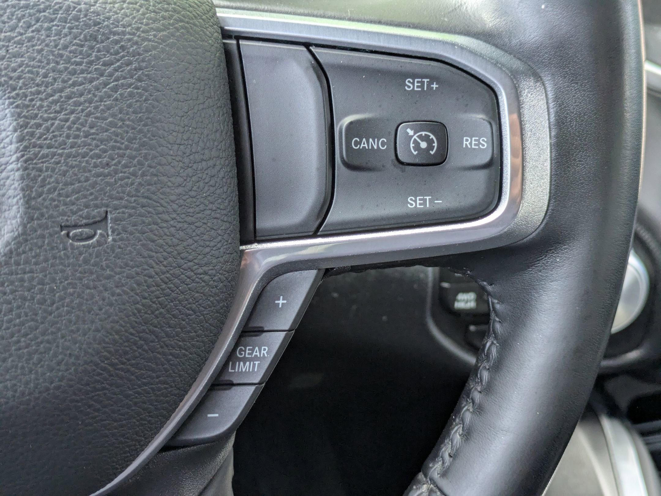 Used 2022 RAM 1500 Laramie AWD/4WD image 17