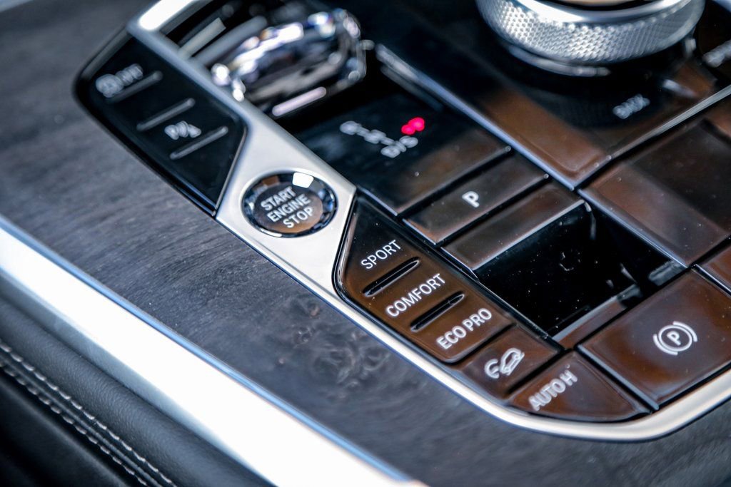 Used 2026 BMW X7 xDrive40i w/ Executive Package image 16