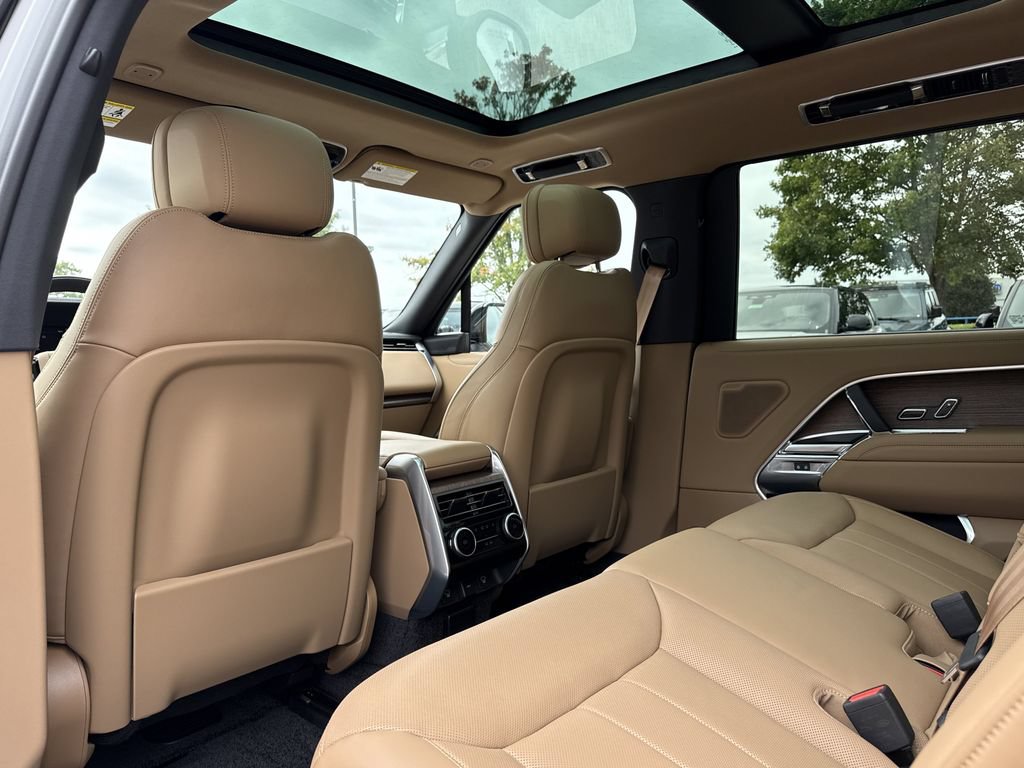New 2025 Land Rover Range Rover Long Wheelbase SE AWD/4WD image 11