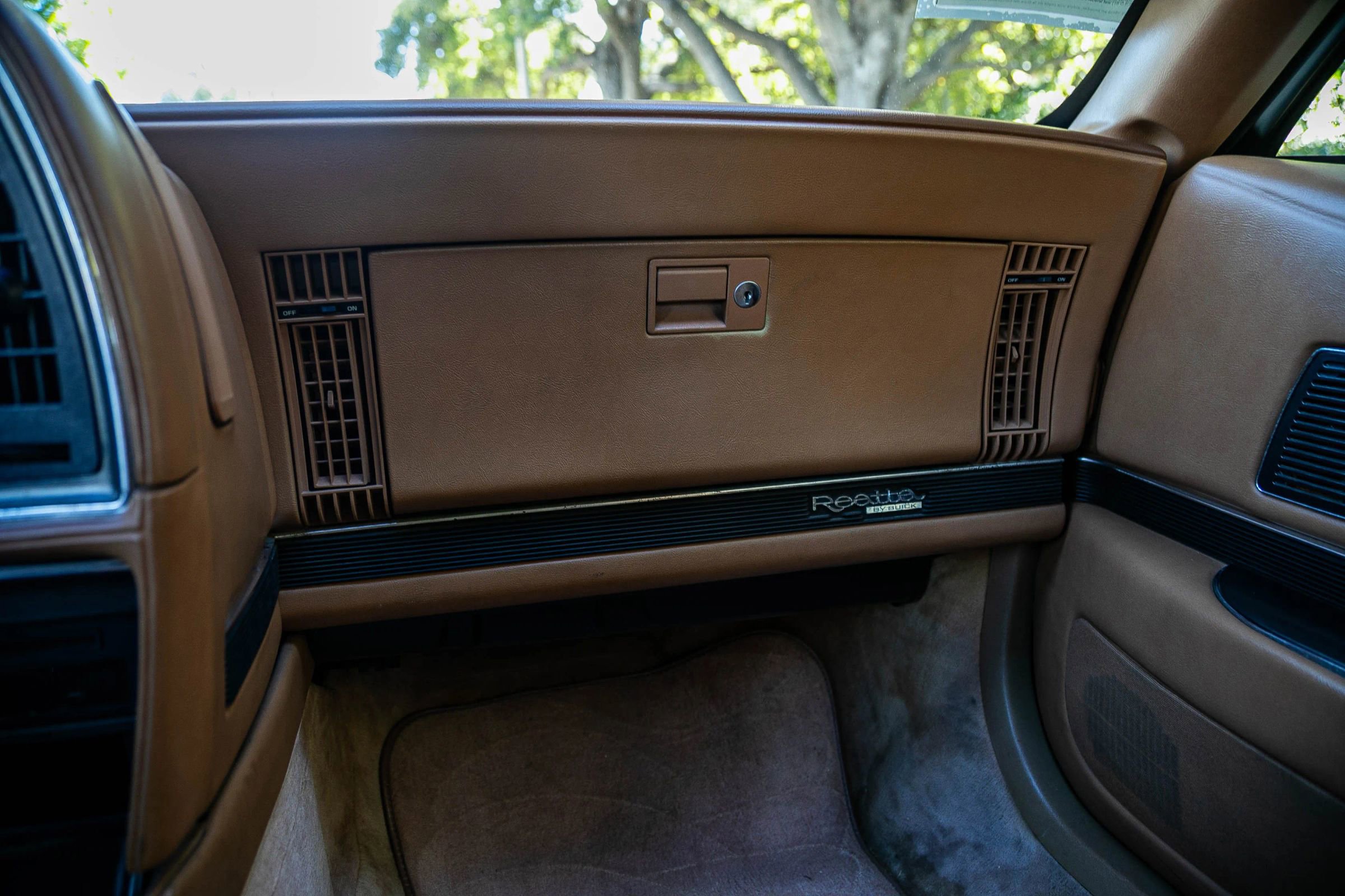 Used 1990 Buick Reatta Convertible FWD image 31