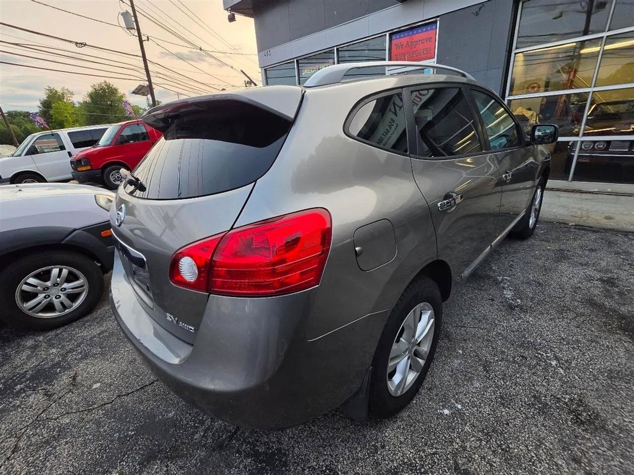 Used 2013 Nissan Rogue SV w/ Premium Pkg AWD/4WD image 8
