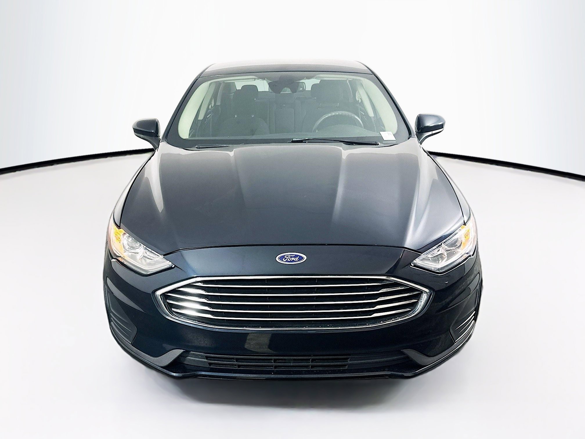 Used 2020 Ford Fusion SE FWD image 2