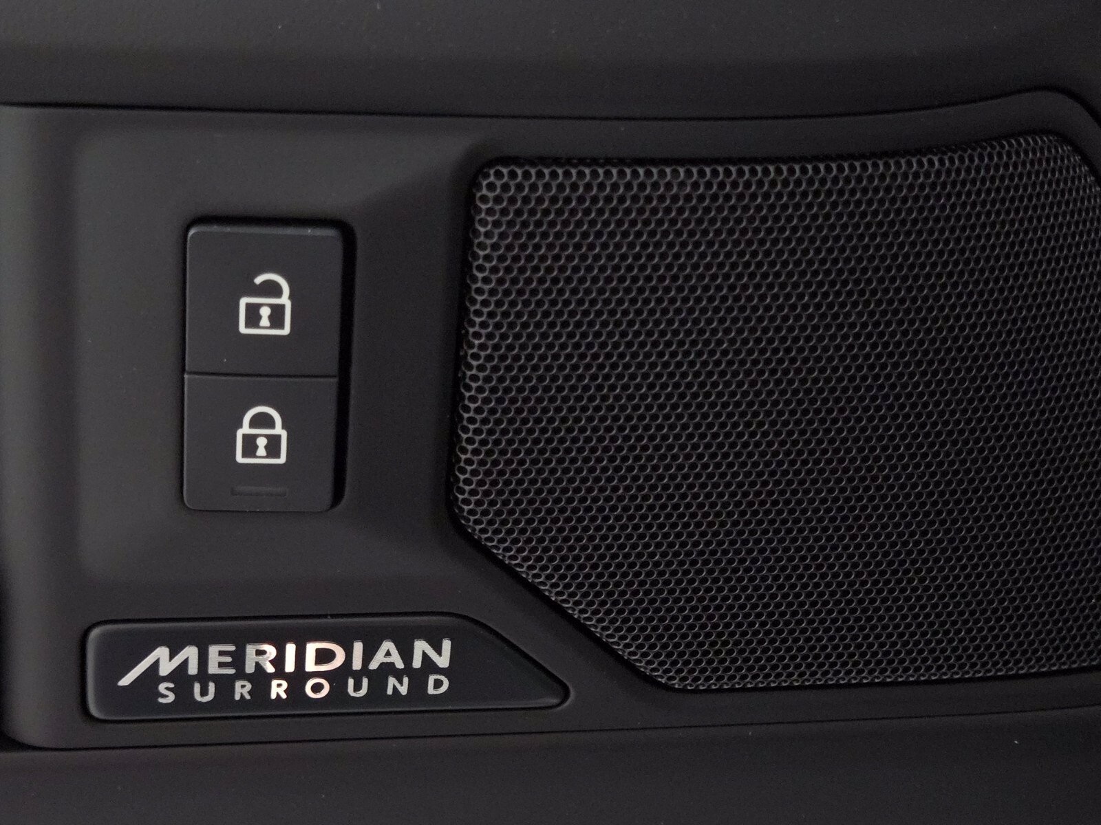 New 2026 Land Rover Defender 130 X-Dynamic SE AWD/4WD image 25