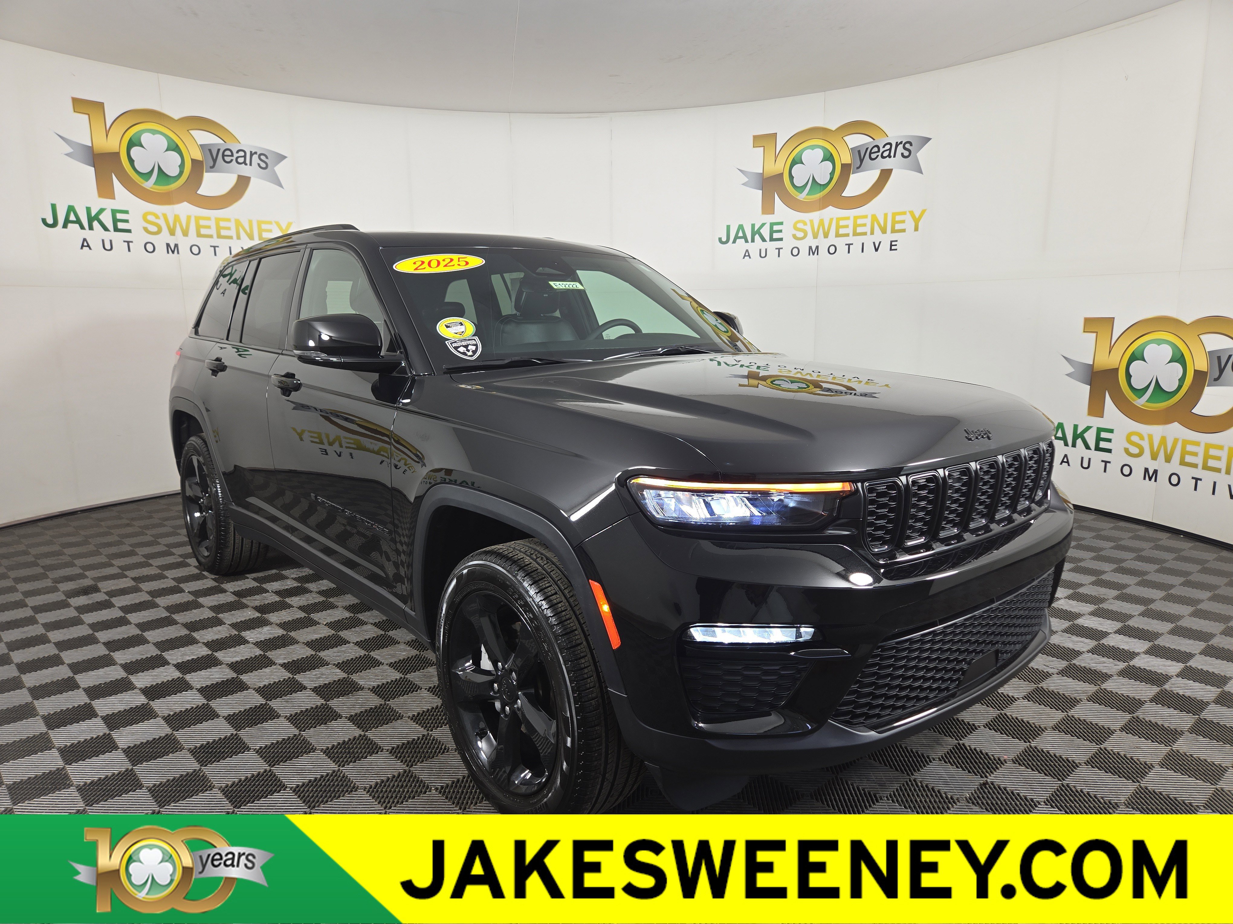 Used 2025 Jeep Grand Cherokee Limited w/ Black Appearance Package image 1