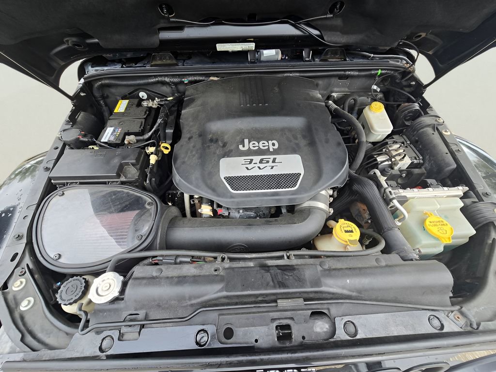 Used 2013 Jeep Wrangler Unlimited Sahara w/ Connectivity Group image 70