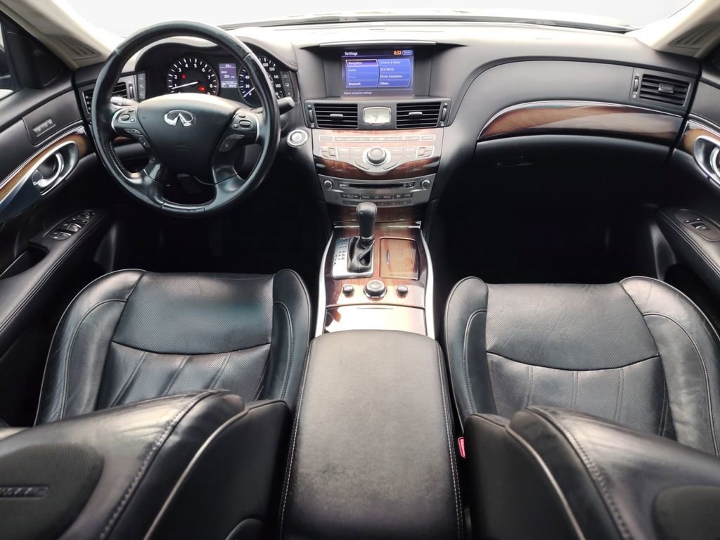 Used 2016 INFINITI Q70 L 5.6 w/ V8 Deluxe Technology Package image 3