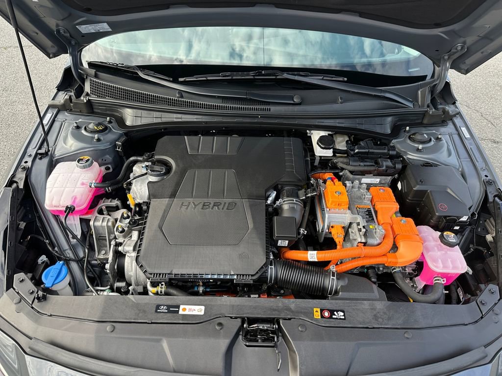 Used 2023 Hyundai Elantra Limited w/ Preferred Accessory Package image 23