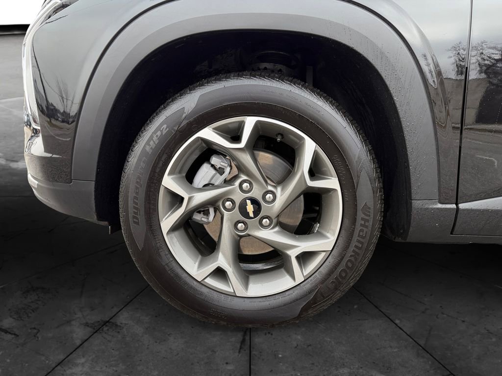 Used 2025 Chevrolet Trax LT w/ Driver Confidence Package image 14