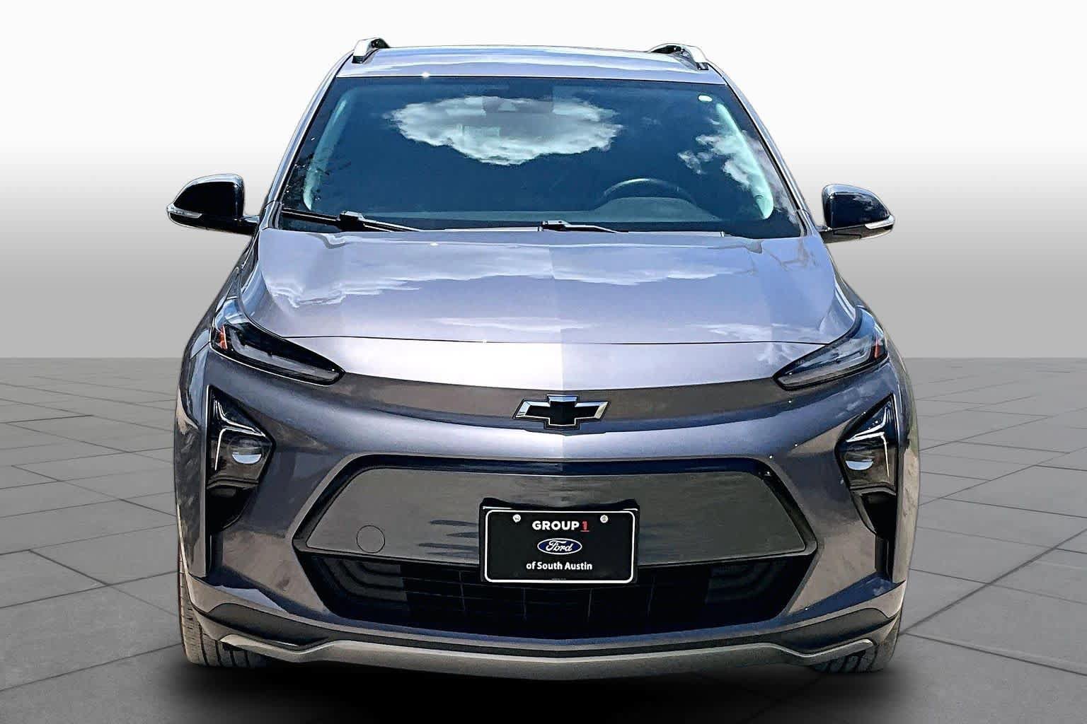 Used 2022 Chevrolet Bolt EUV LT w/ Comfort Package FWD image 3