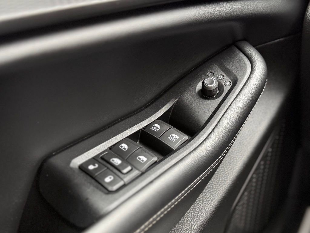 Used 2024 Jeep Grand Cherokee Laredo image 21