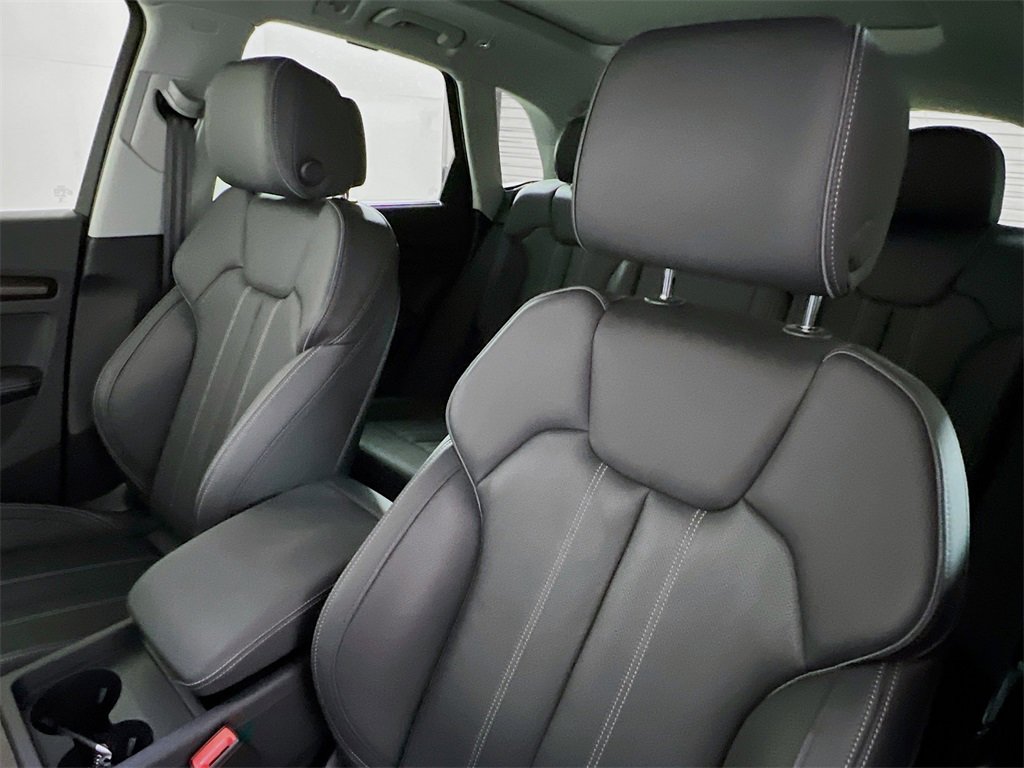 Used 2023 Audi Q5 e Premium Plus w/ Premium Plus Package image 11