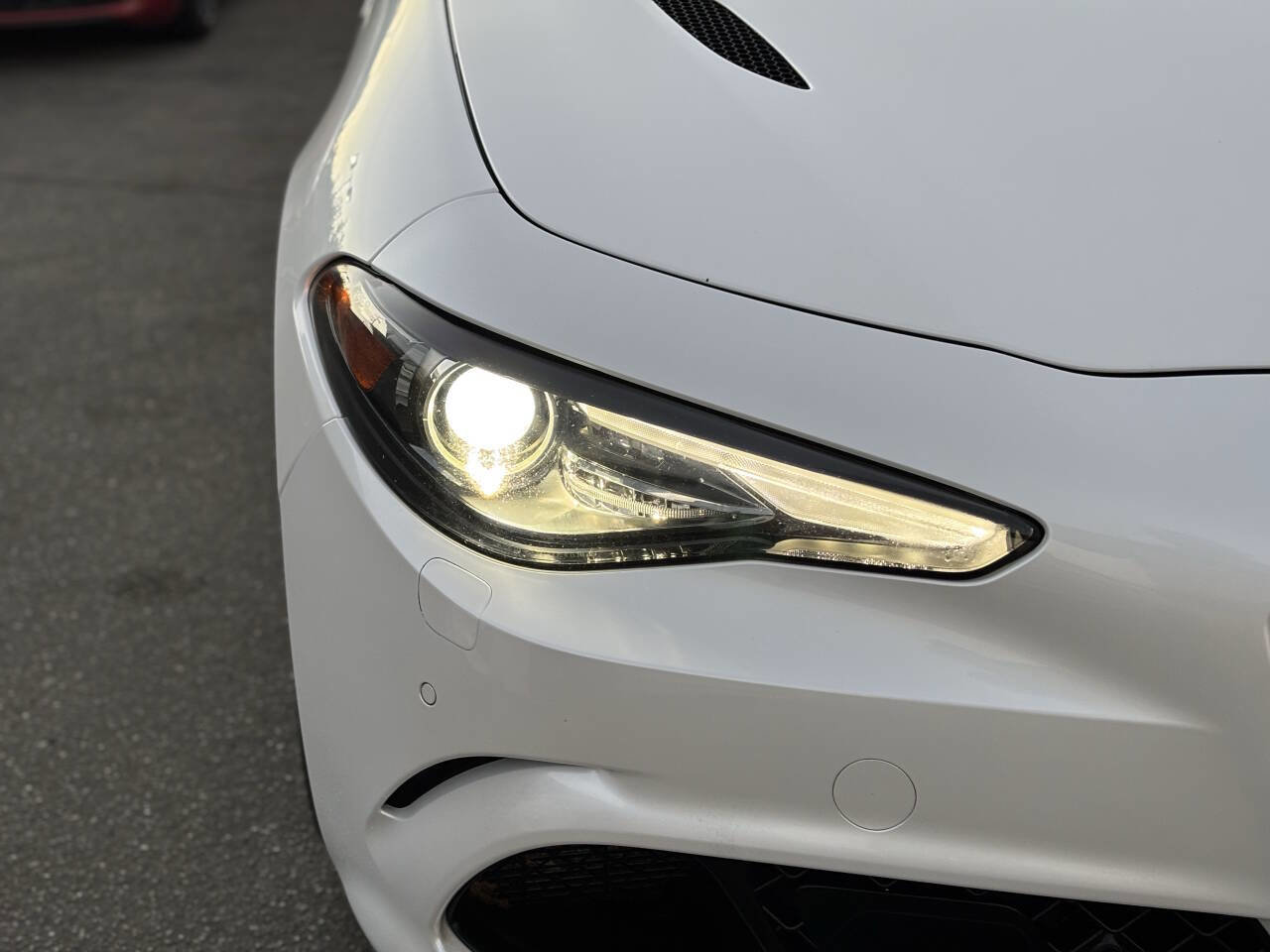 Used 2018 Alfa Romeo Giulia Quadrifoglio w/ Driver Assist Dynamic Package image 26