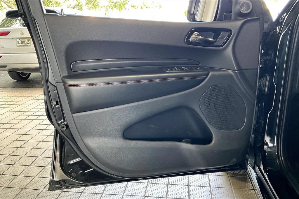 Used 2025 Dodge Durango GT RWD image 2