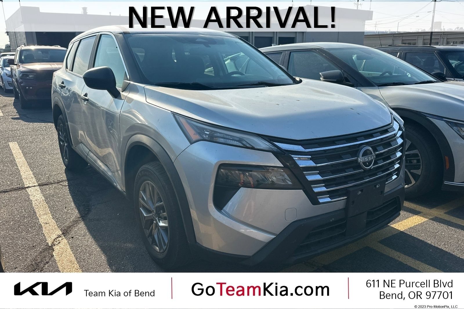 Used 2024 Nissan Rogue S AWD/4WD image 1