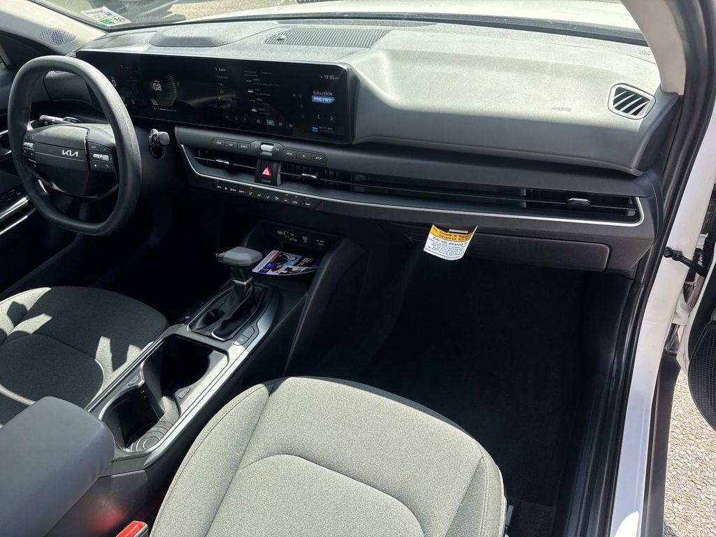 Used 2025 Kia K4 LXS image 14