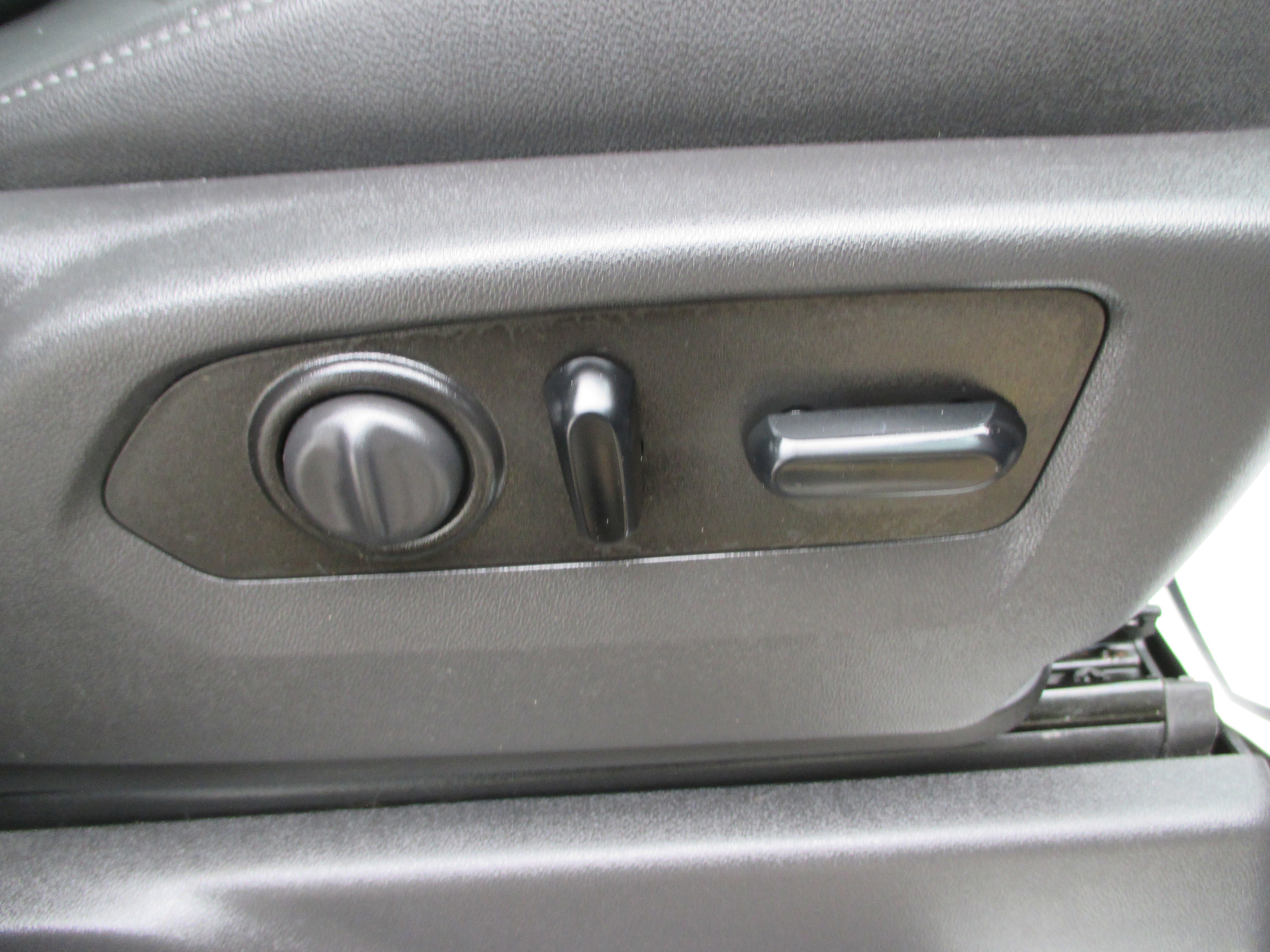 Used 2020 Chevrolet Silverado 2500 LTZ w/ LTZ Premium Package image 20