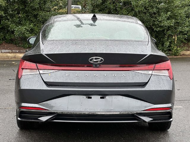Used 2021 Hyundai Elantra SEL w/ Convenience + Premium Package FWD image 3