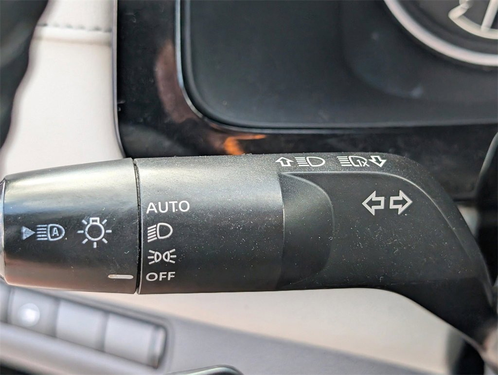 Used 2022 Nissan Pathfinder SV image 25