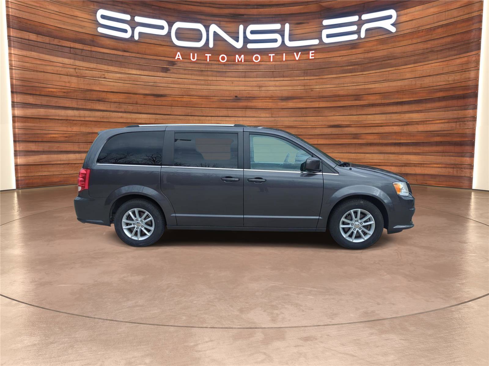 Used 2019 Dodge Grand Caravan SXT image 8