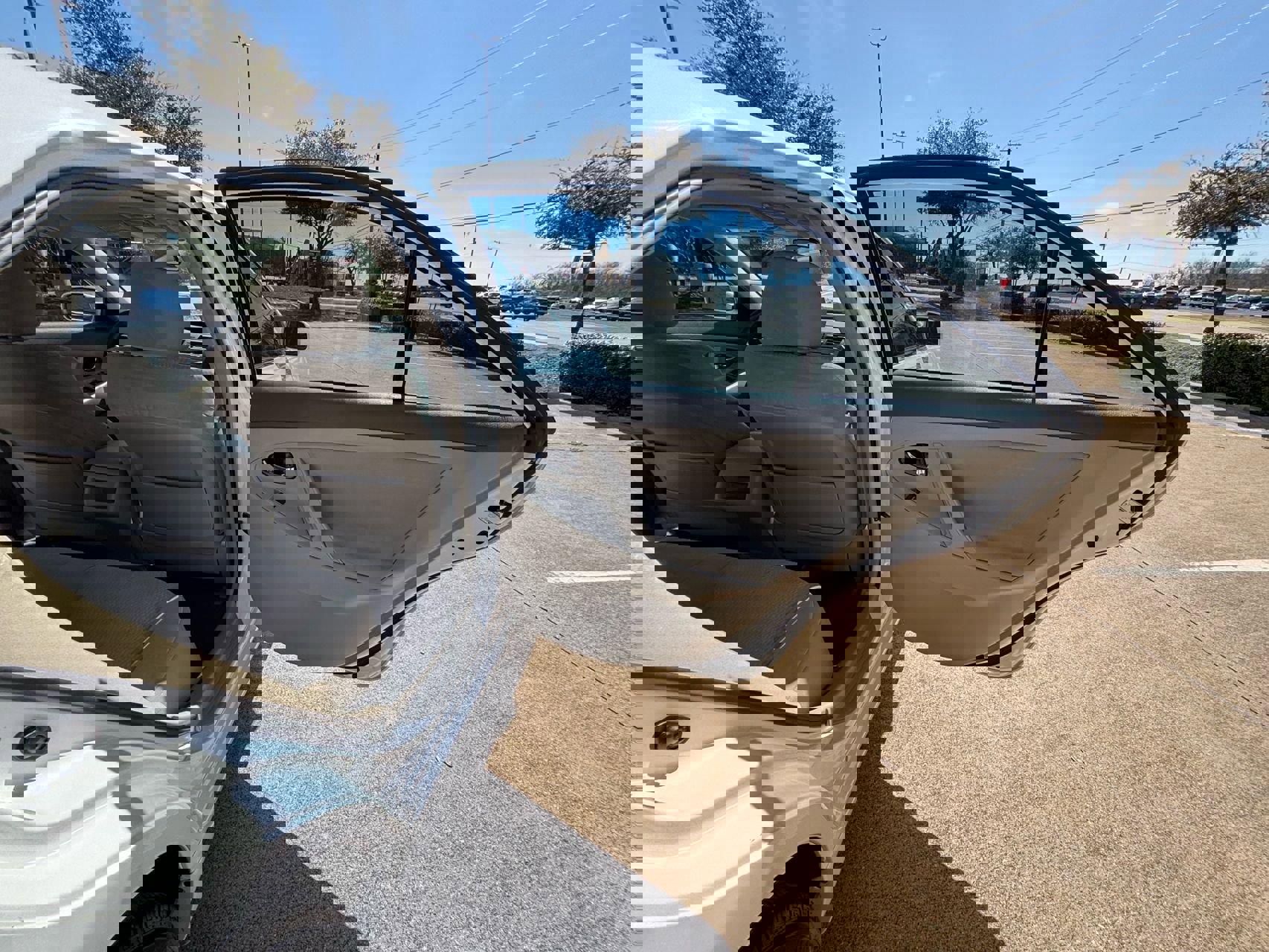 Used 2010 Toyota Camry LE image 18