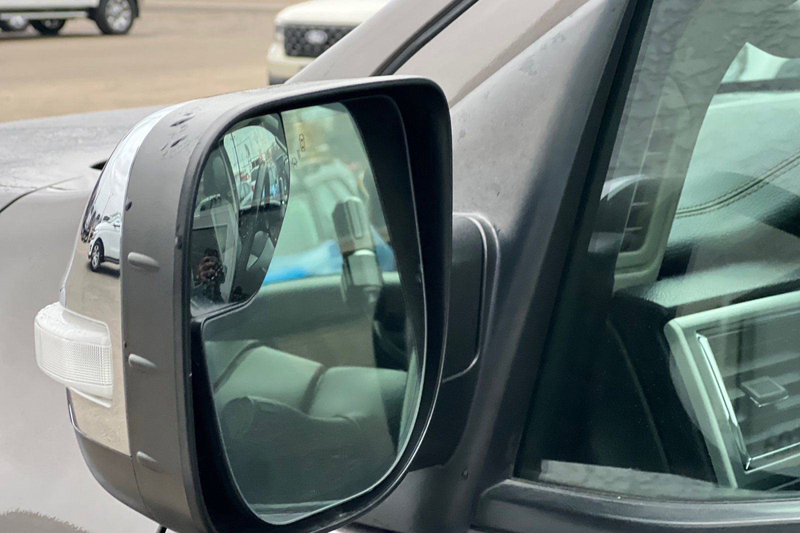 Used 2017 Nissan Titan SL image 28