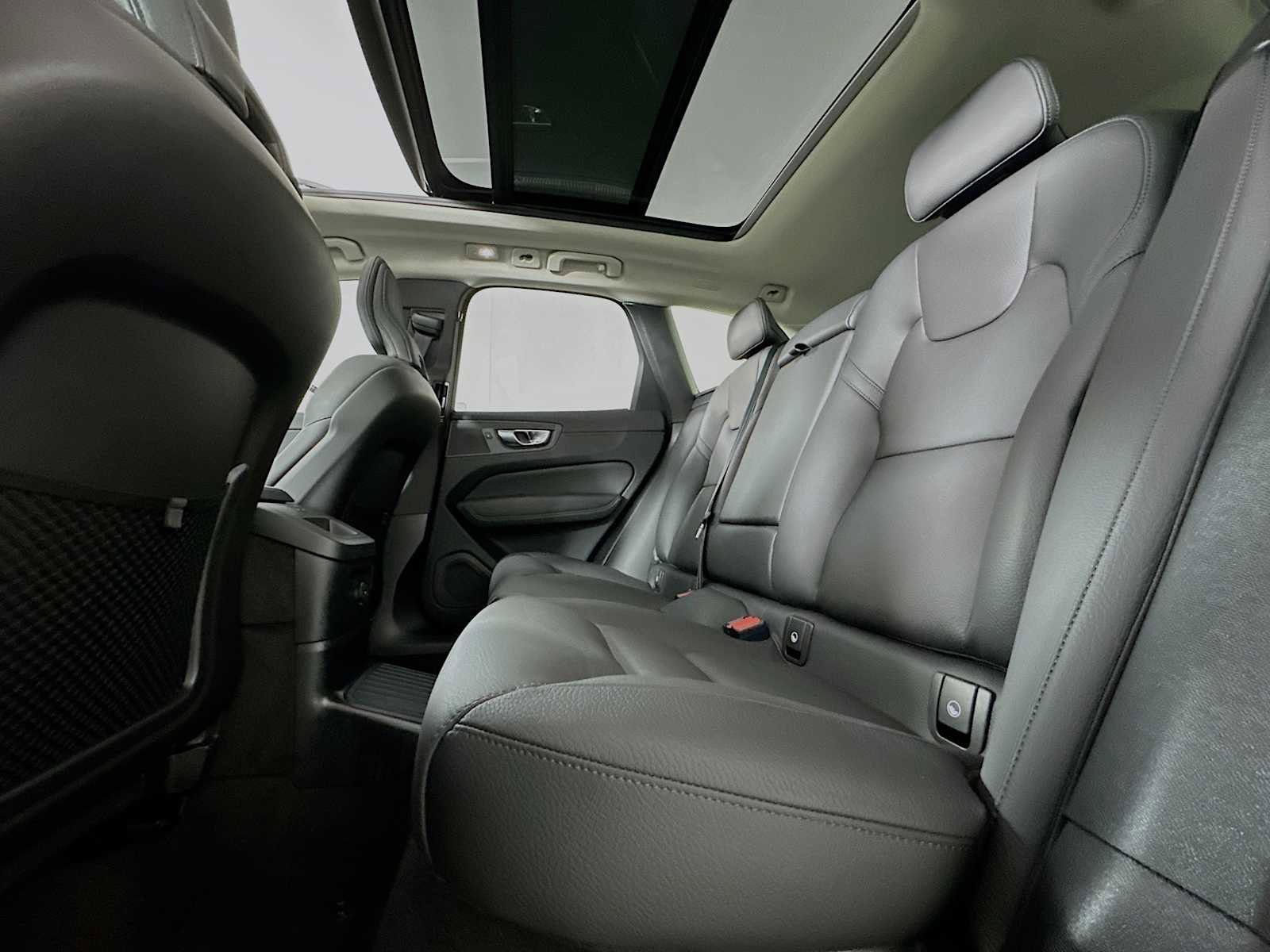 Certified 2025 Volvo XC60 T8 Plus w/ Protection Package Premier image 23